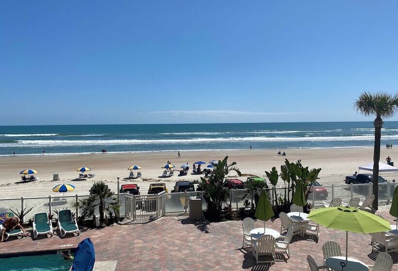 בית מלון כפרי Days Inn By Wyndham Daytona Oceanfront
