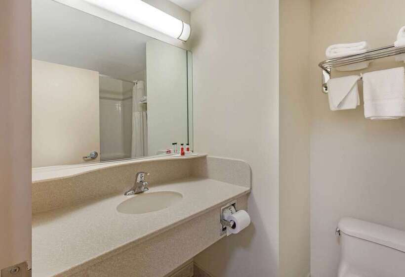 فندق Econo Lodge Woodbridge