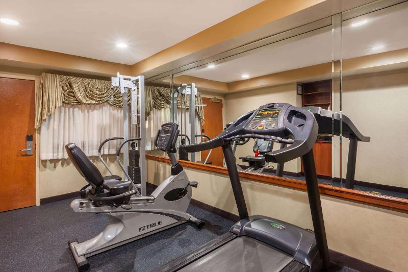 فندق Econo Lodge Woodbridge
