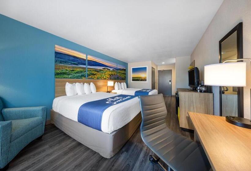 فندق Days Inn By Wyndham Lathrop