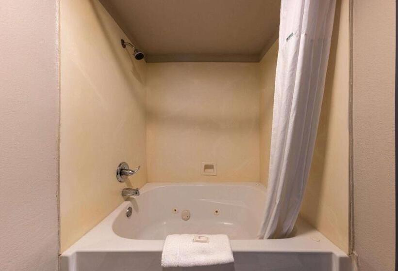 فندق Days Inn By Wyndham Lathrop