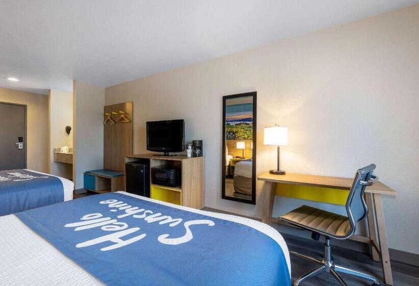 فندق Days Inn By Wyndham Lathrop