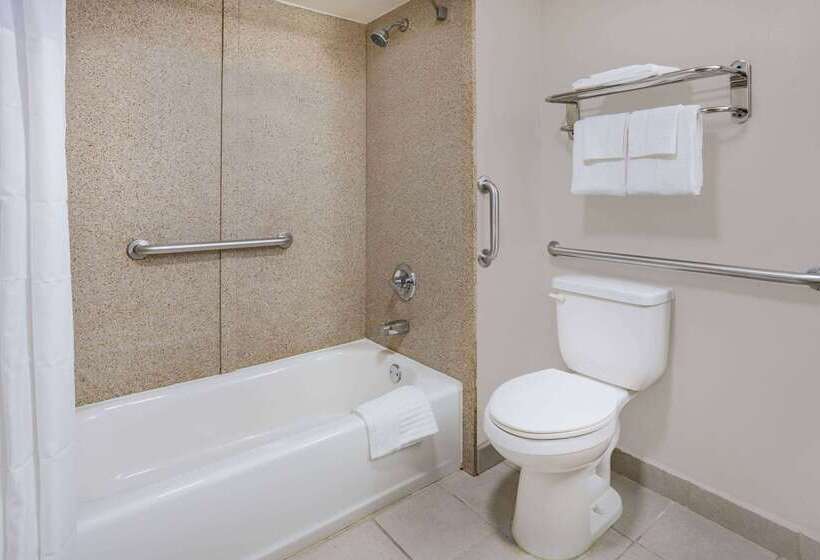 Отель Days Inn By Wyndham Leeds