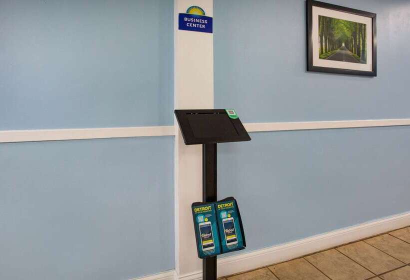 ホテル Days Inn By Wyndham Livonia Canton Detroit