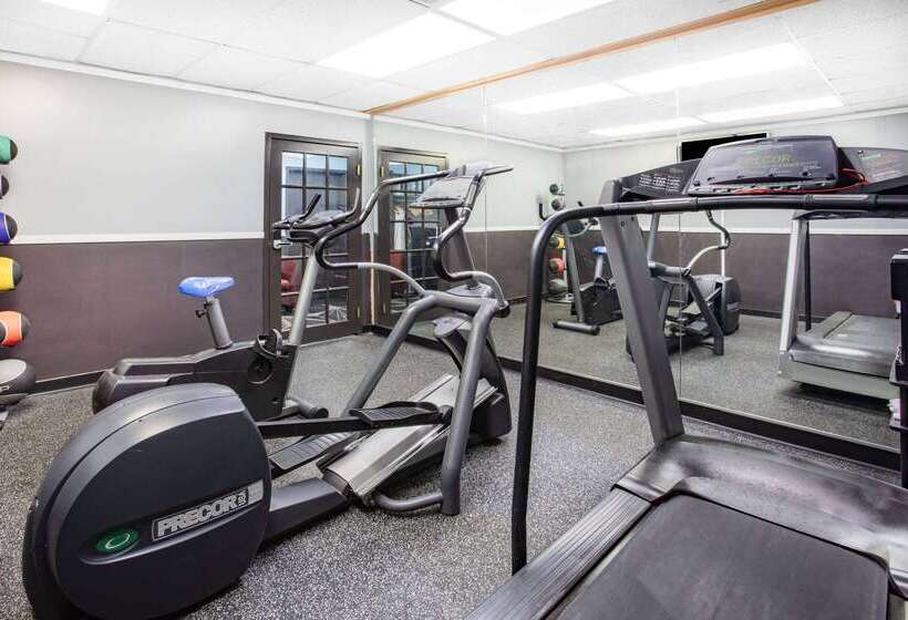 ホテル Days Inn By Wyndham Livonia Canton Detroit