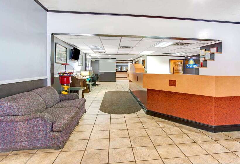 Отель Days Inn By Wyndham Livonia Canton Detroit