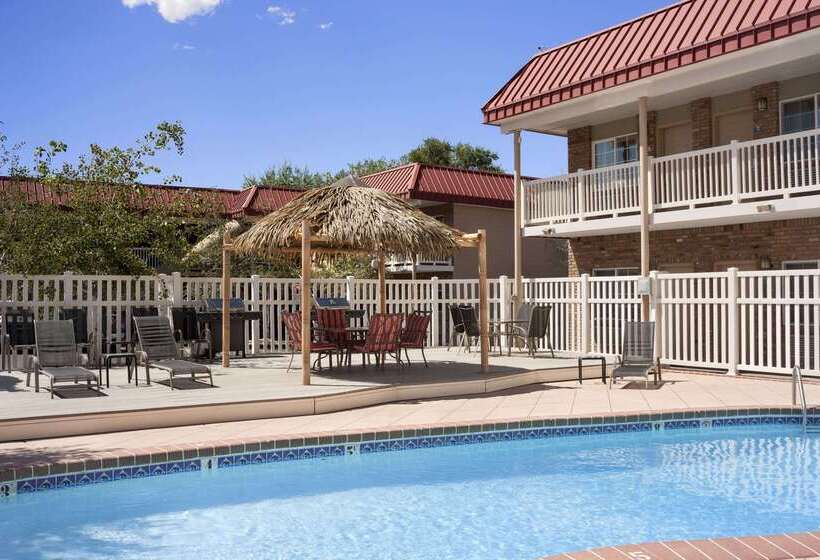 هتل Days Inn By Wyndham Montrose