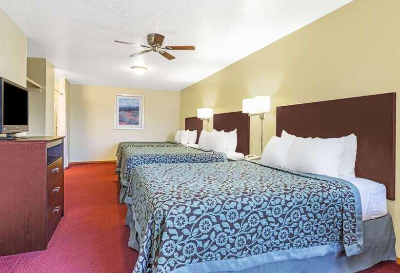 هتل Days Inn By Wyndham Pueblo