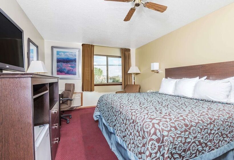 هتل Days Inn By Wyndham Pueblo