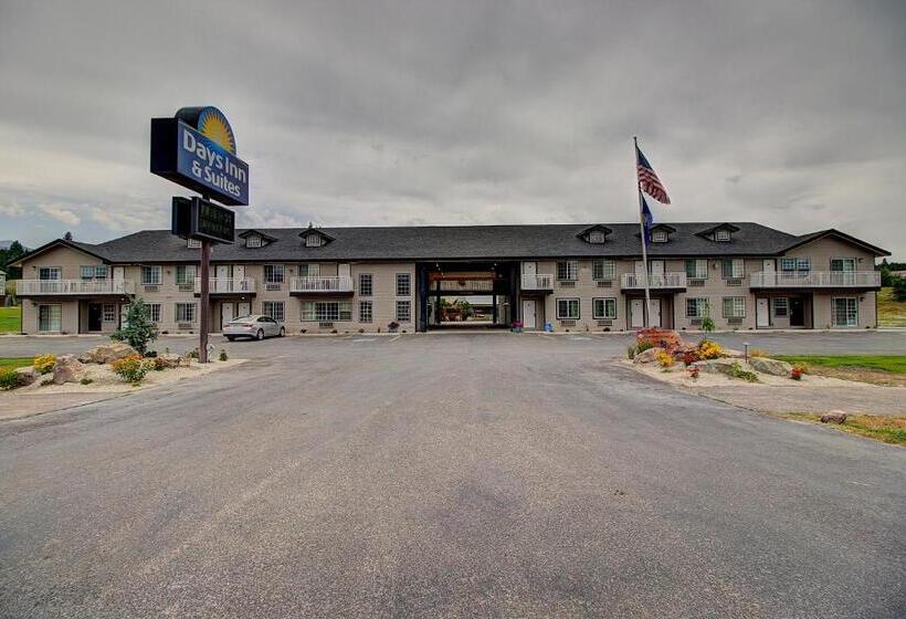 Отель Days Inn & Suites By Wyndham Lolo