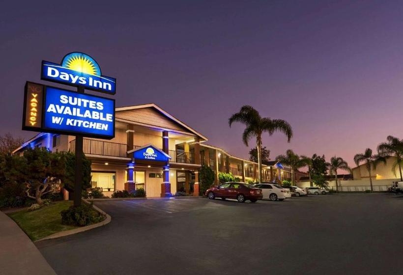 בית מלון כפרי Days Inn & Suites By Wyndham San Diego Sdsu