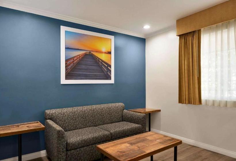 בית מלון כפרי Days Inn & Suites By Wyndham San Diego Sdsu