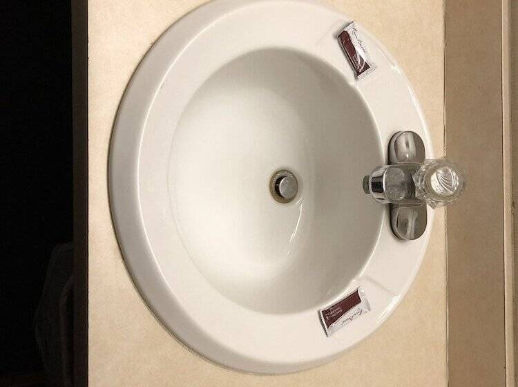 בית מלון כפרי Denison Inn & Suites