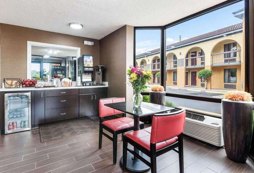 هتل Econo Lodge