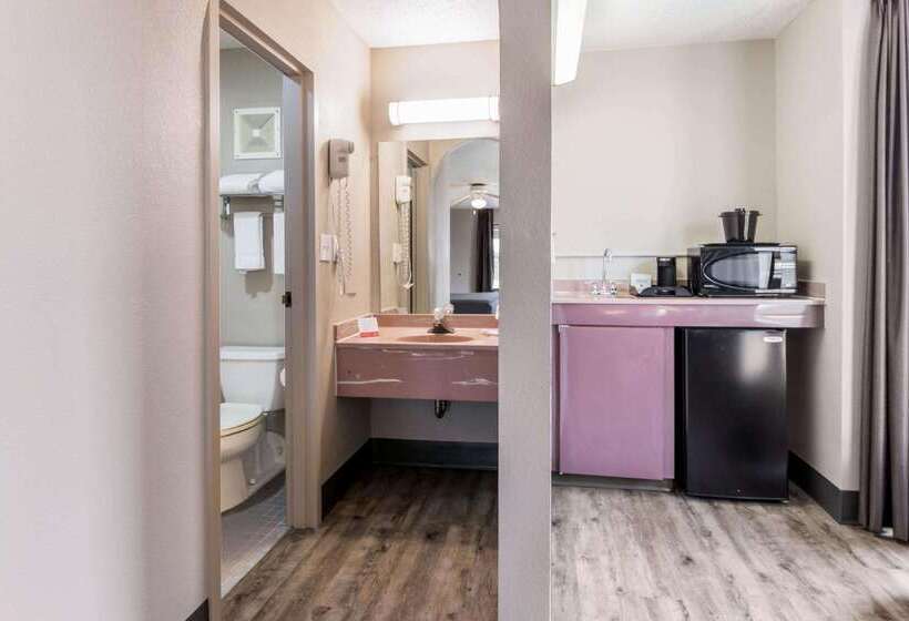 هتل Econo Lodge