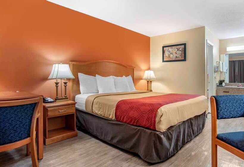 בית מלון כפרי Econo Lodge Inn & Suites