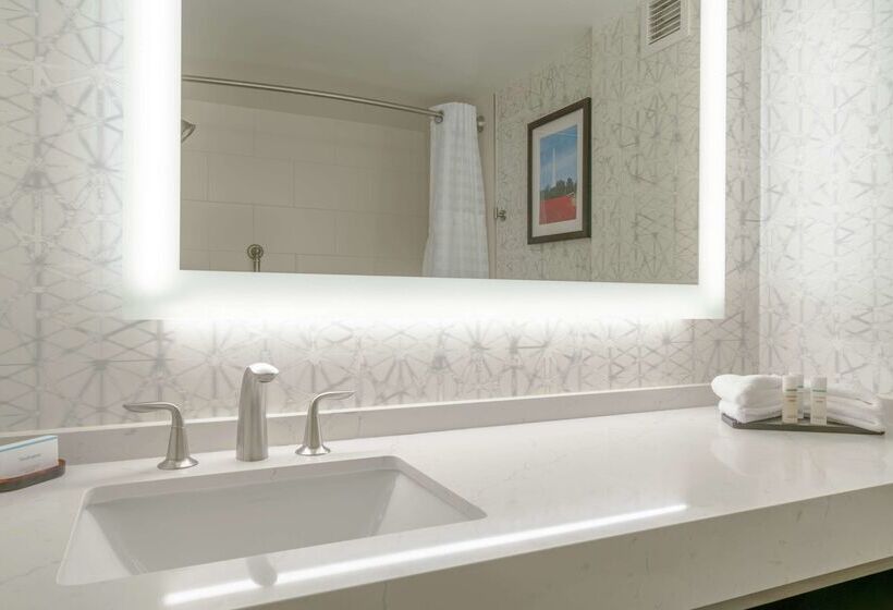 هتل Embassy Suites By Hilton Alexandria Old Town