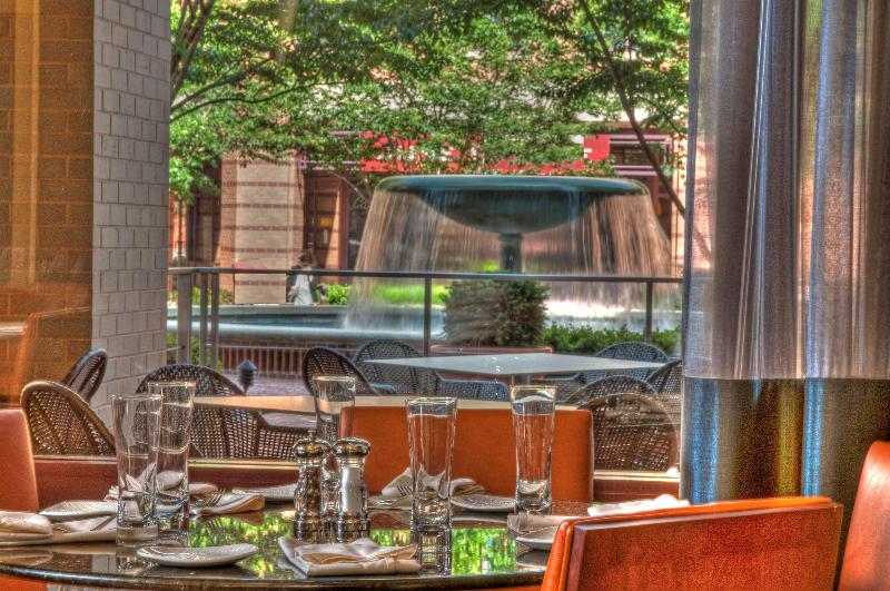 هتل Embassy Suites By Hilton Alexandria Old Town