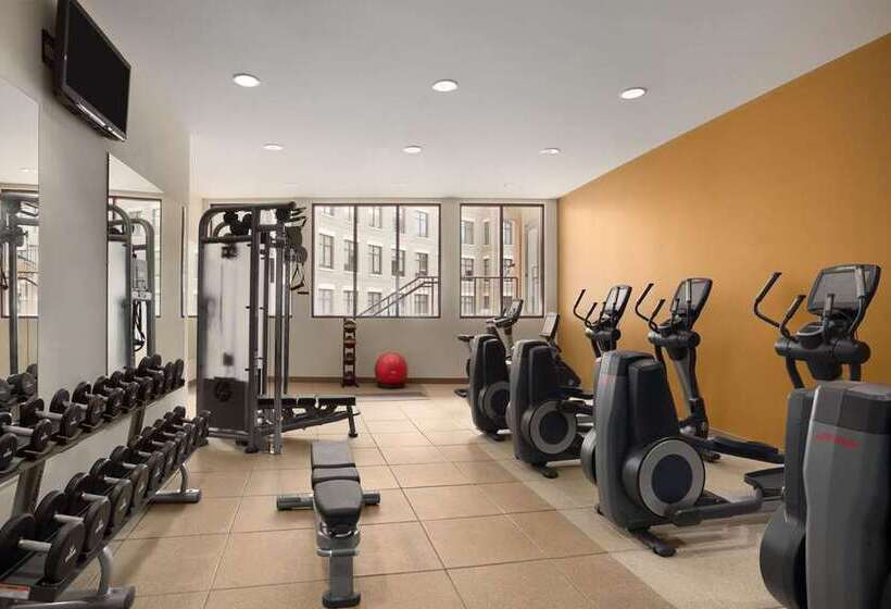 هتل Embassy Suites By Hilton Alexandria Old Town