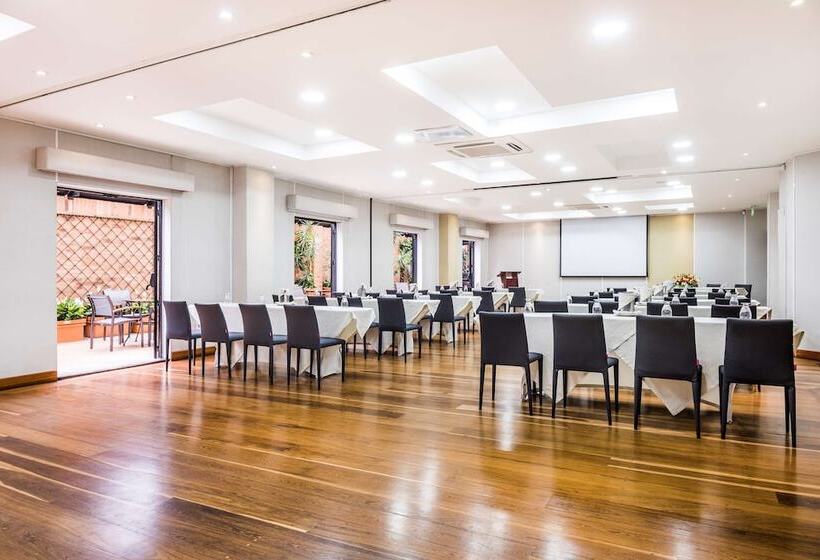 هتل Embassy Suites By Hilton Bogotá Rosales