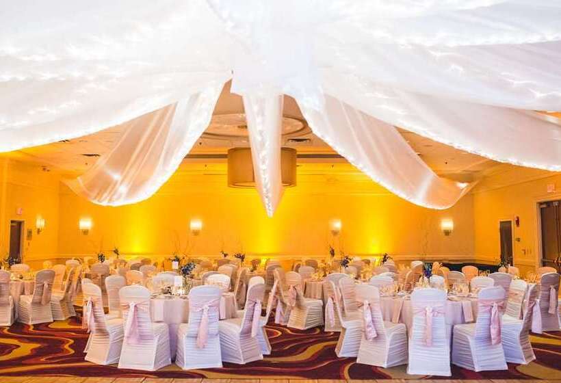 בית מלון כפרי Embassy Suites By Hilton Cleveland Beachwood