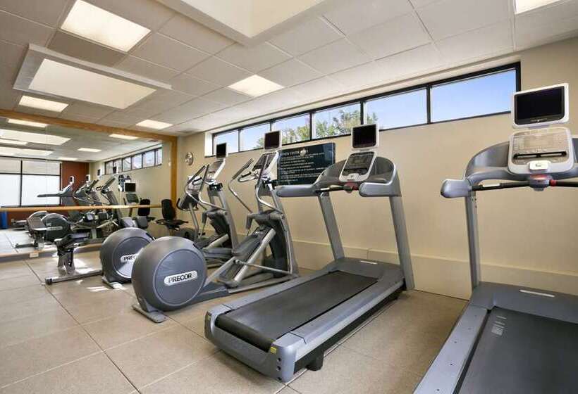 בית מלון כפרי Embassy Suites By Hilton Cleveland Beachwood