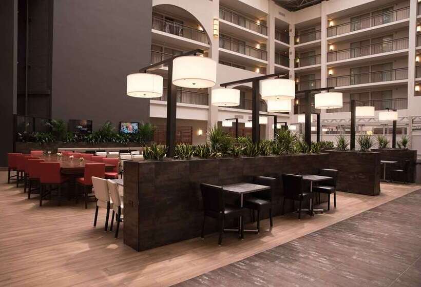 ホテル Embassy Suites By Hilton Detroit Livonia Novi