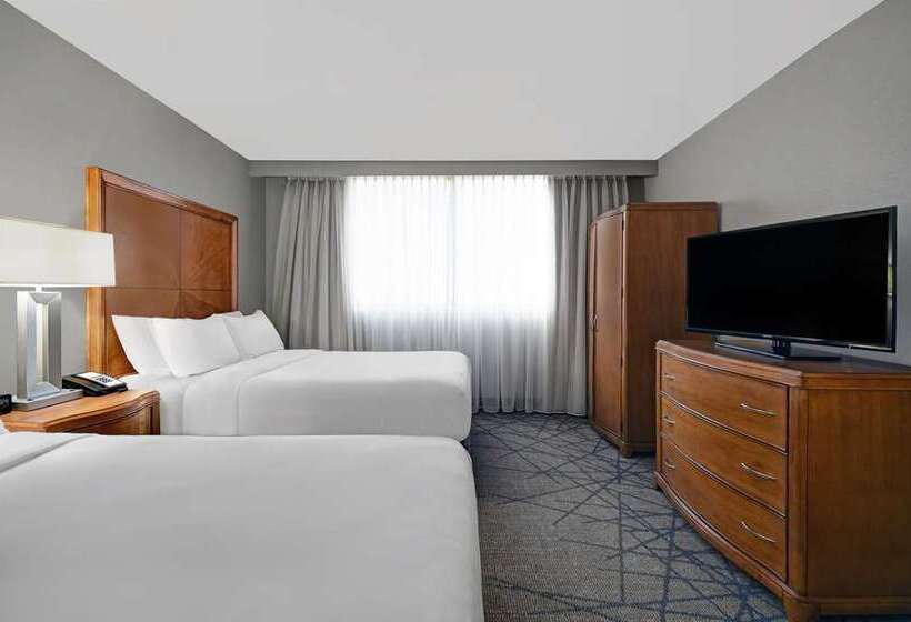 ホテル Embassy Suites By Hilton Detroit Livonia Novi