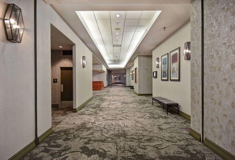 هتل Embassy Suites By Hilton Omaha Downtown Old Market