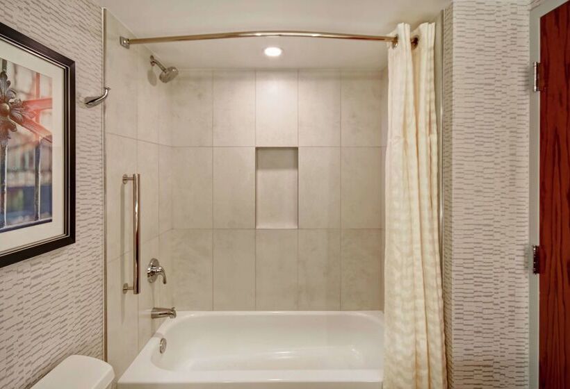 هتل Embassy Suites By Hilton Omaha Downtown Old Market