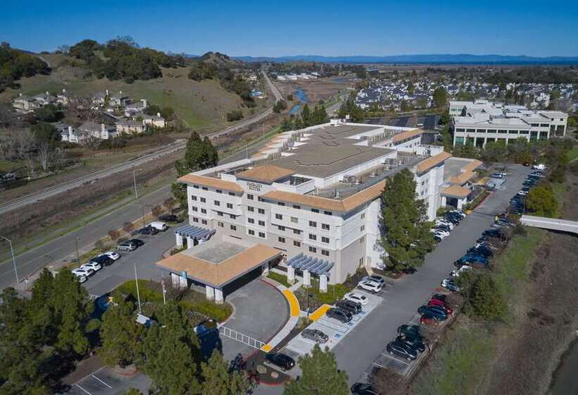 هتل Embassy Suites By Hilton San Rafael Marin County