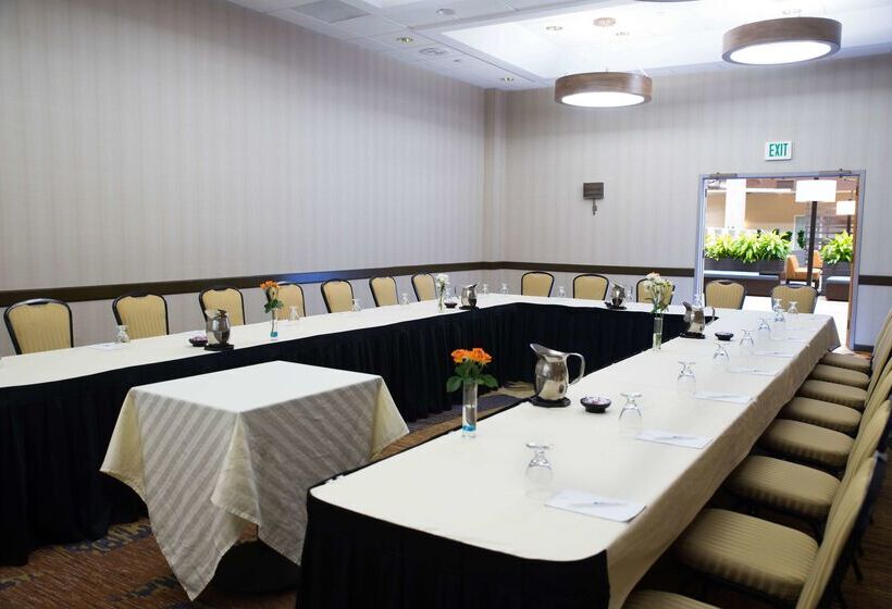 בית מלון כפרי Embassy Suites By Hilton Seattle Bellevue
