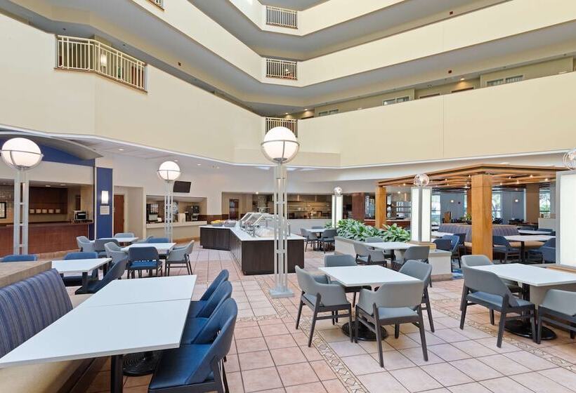 בית מלון כפרי Embassy Suites By Hilton Tampa Usf Near Busch Gardens