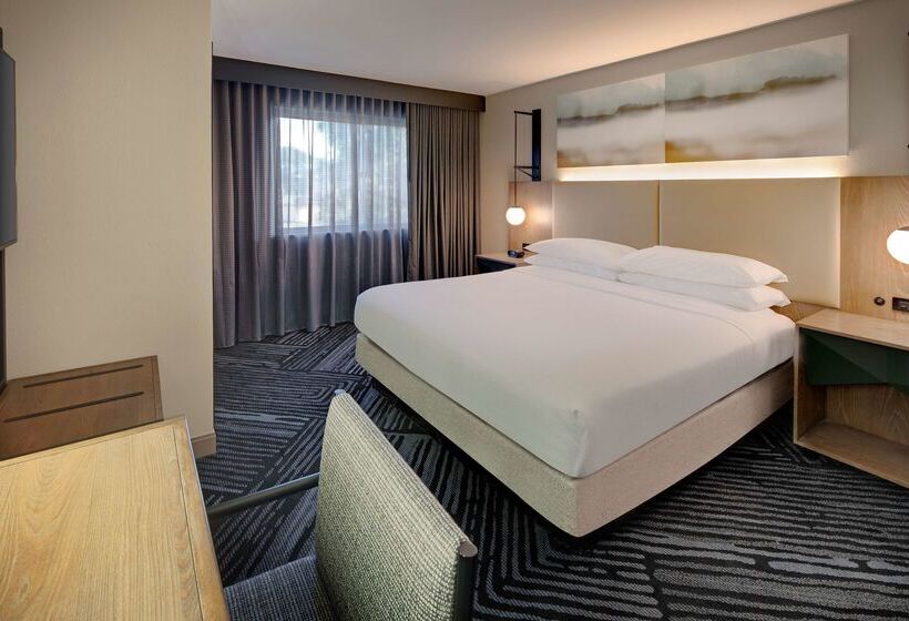 هتل Embassy Suites By Hilton San Rafael Marin County