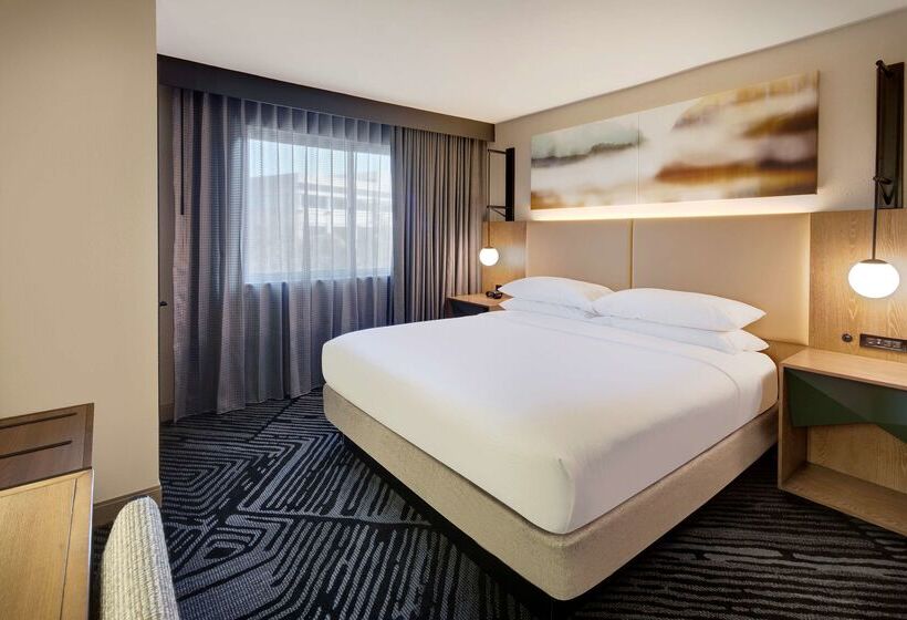 هتل Embassy Suites By Hilton San Rafael Marin County