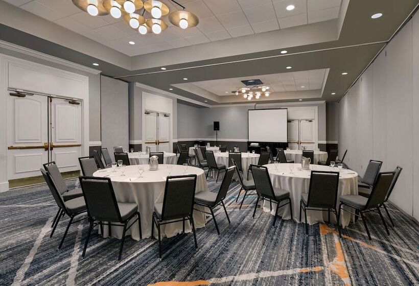 هتل Embassy Suites By Hilton San Rafael Marin County