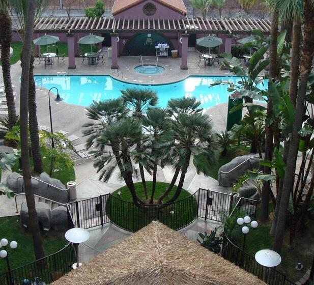 בית מלון כפרי Four Points By Sheraton Anaheim