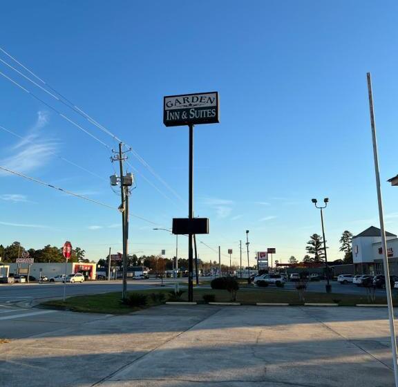 فندق Garden Inn & Suites