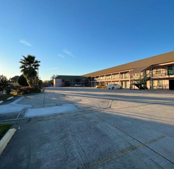 فندق Garden Inn & Suites