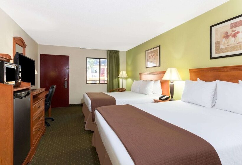 בית מלון כפרי Howard Johnson By Wyndham Tallahassee