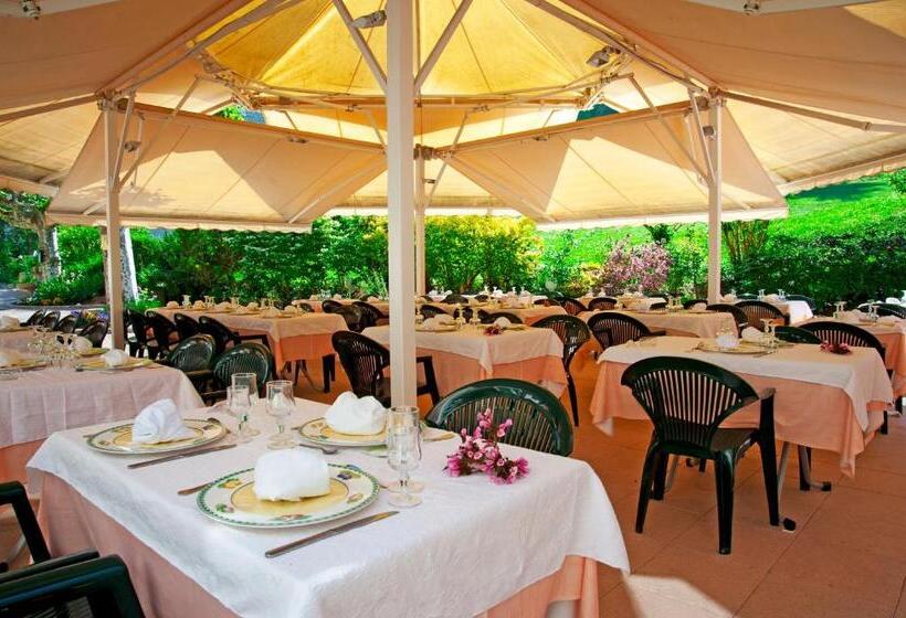 Отель Hôtel Les Bergeronnettes