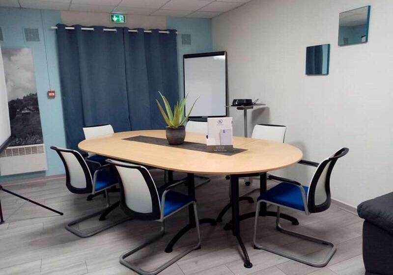 בית מלון כפרי Kyriad Genève St Genis Pouilly