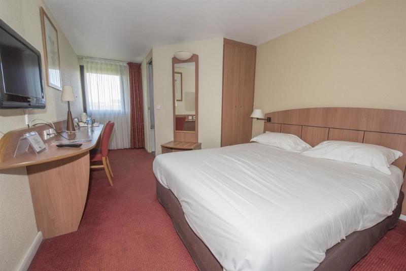 בית מלון כפרי Kyriad Genève St Genis Pouilly