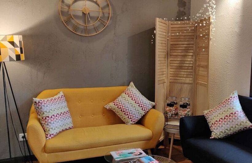 בית מלון כפרי Kyriad Genève St Genis Pouilly