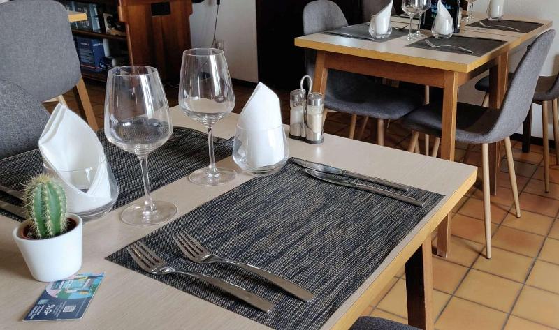 בית מלון כפרי Kyriad Genève St Genis Pouilly