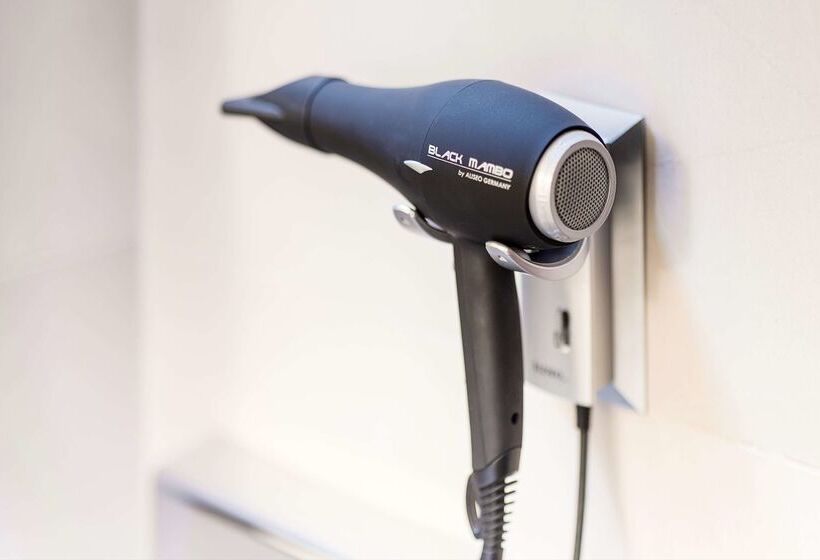 هتل NH Ciudad De Santiago