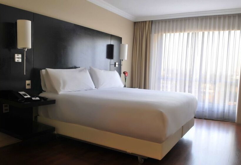 هتل NH Ciudad De Santiago