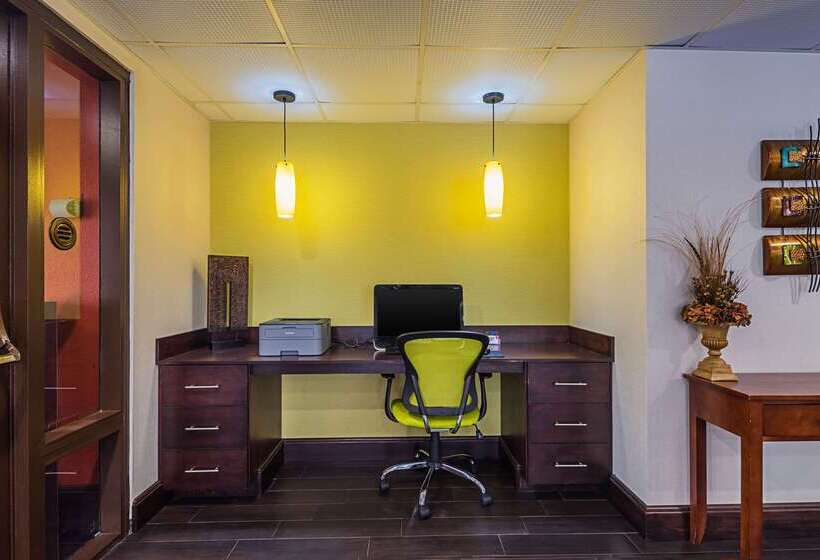 هتل Quality Inn Airport  Southeast