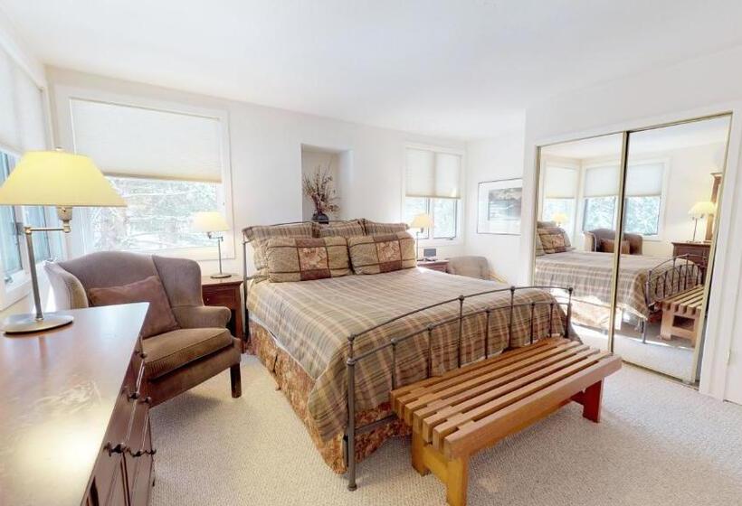 هتل Tamarack Townhomes   Coraltree Residence Collection