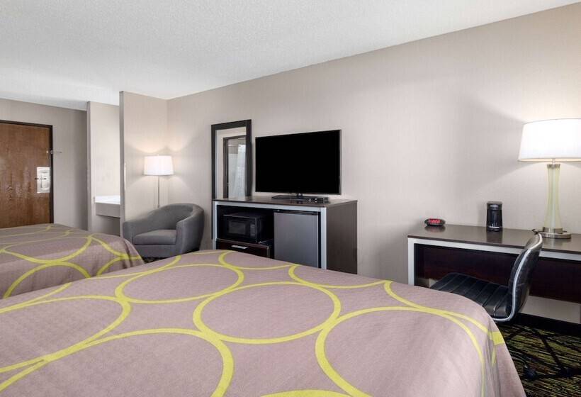 فندق على الطريق Super 8 By Wyndham Pratt